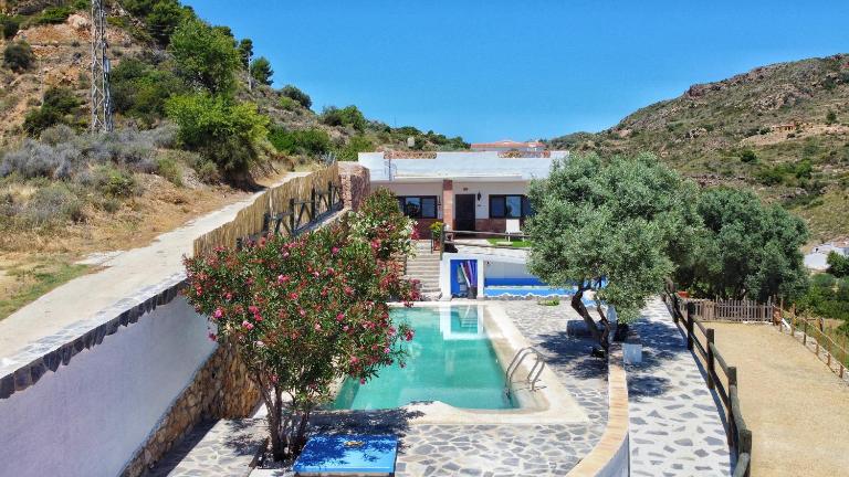 Villa for 4 with feature pool & great reviews - B&B Bédar