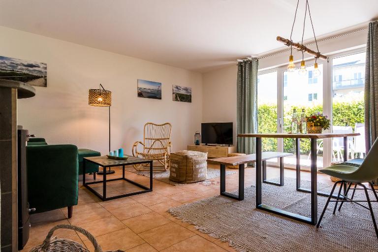 Haus Ostseenixe 02 - B&B Ostseebad Wustrow