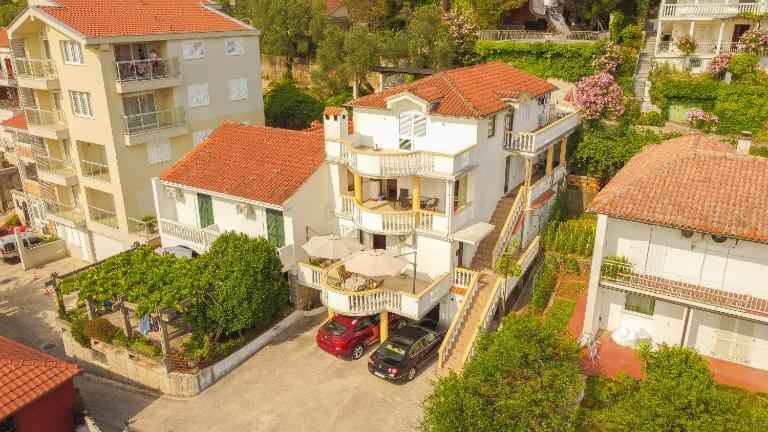 Villa Vojnic - Ferienwohnung Budva