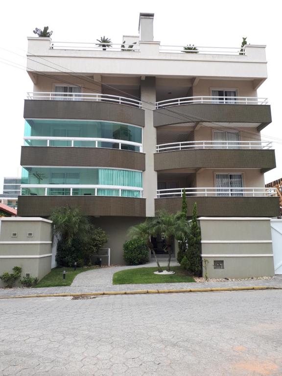 Garden Ville, 200m da Praia de Bombas - B&B Bombinhas