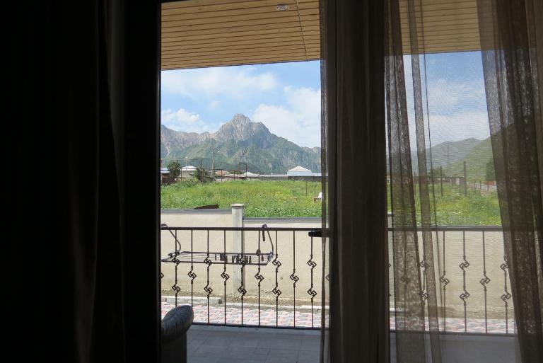 Bibo's Kokhi Guesthouse - Bed and Breakfast Stepantsminda