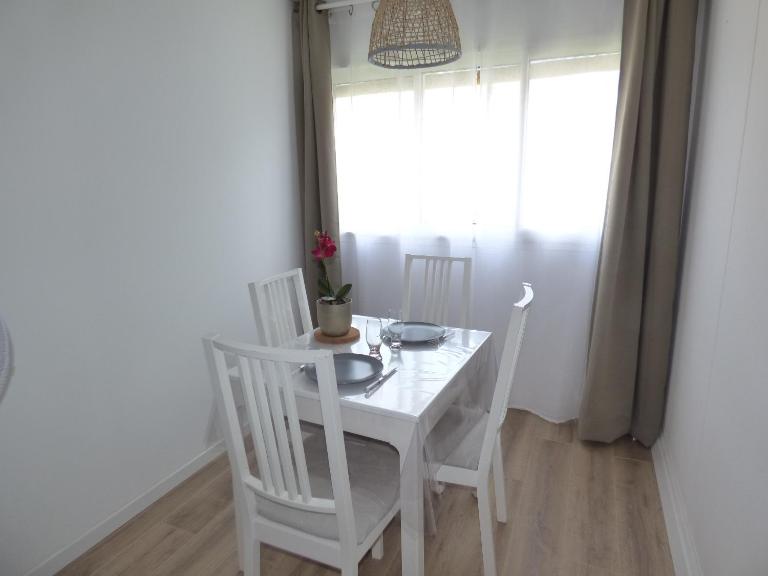 Coquet Appartement T2, La Méditerranée, Narbonne Plage - Chambres d'hôtes Narbonne-Plage