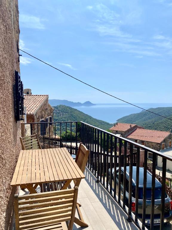 STUDIO TERRASSE VUE MER Clim Wifi Parking - Chambres d'hôtes Partinello