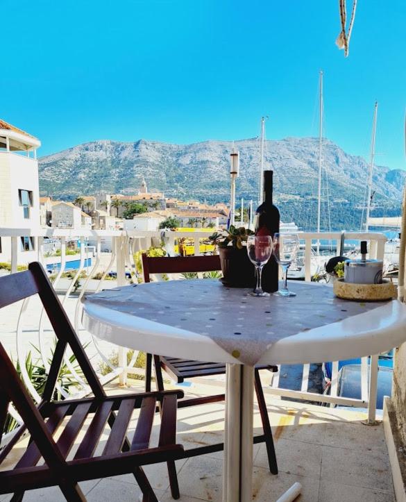 Waterfront studio overlooking The Old city - B&B Korčula