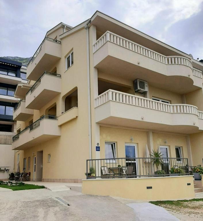 Apartments Akmadzic - Bed and Breakfast Makarska