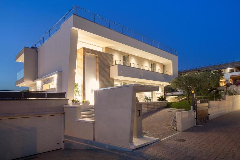 Villa Aurora-Holiday Home APT3 - B&B Bardolino