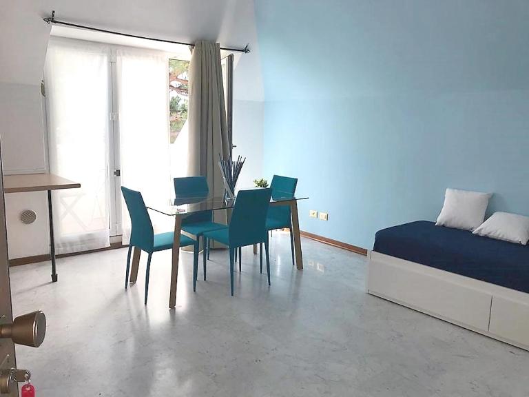 Comfortable studio in Desenzano del Garda 47 m² with private balcony - Chambres d'hôtes Desenzano del Garda