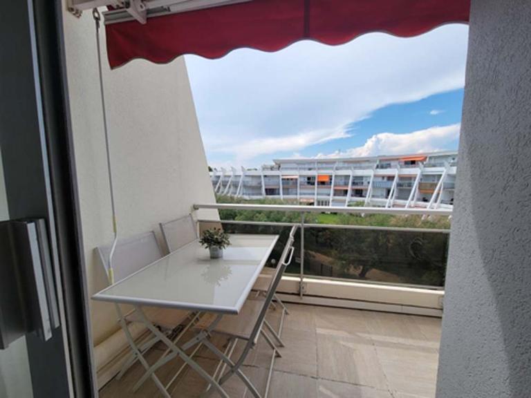 Studio cabine climatisé avec parking au Couchant - Bed and Breakfast La Grande-Motte
