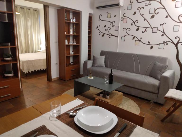 Bilocale al piano terra a 3 minuti dal mare a La Caletta - B&B La Caletta