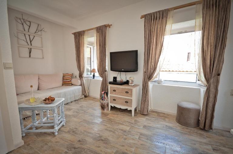 Bell Tower Apartment - B&B Budva