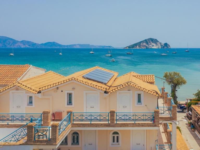 SeaSide Apartments - B&B Marathias
