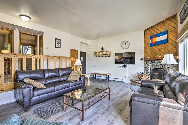 Silverthorne Condo w/ Views ~ 11 Mi to Ski Slopes - B&B Silverthorne