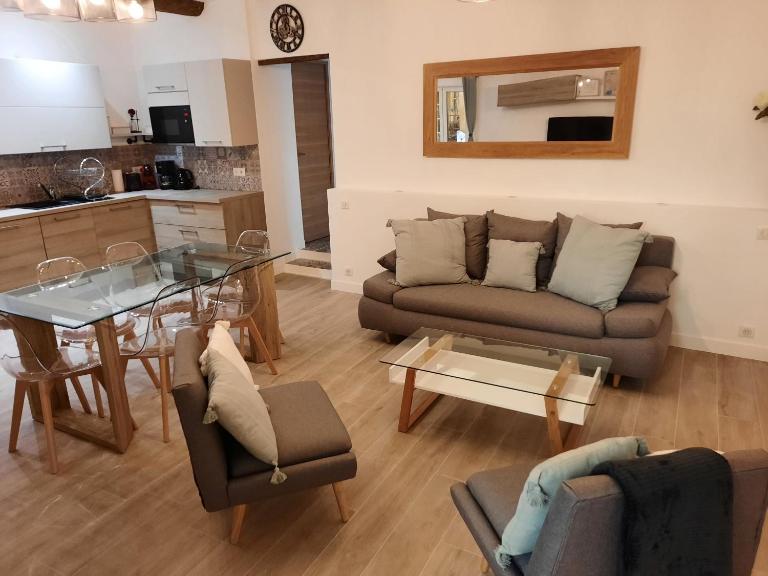 Beautiful Old Town flat, near the beach - B&B Nizza