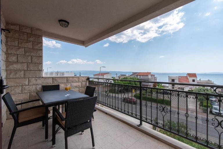 Apartments Amigos - B&B Podstrana