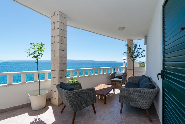 Beachfront apartments - B&B Split