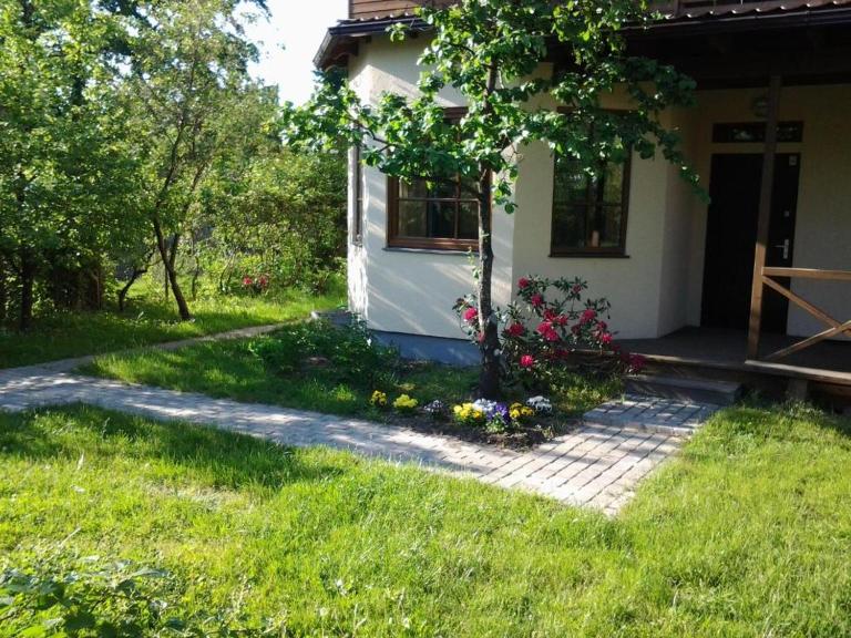 Boutigue city house with terrace and garden free parking - B&B Riga