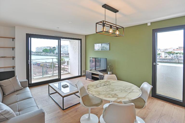 Vue panoramique mer et chenal même de la chambre ascenseur 50m2 situation idéale en option garage fermé privé - B&B Les Sables-d'Olonne