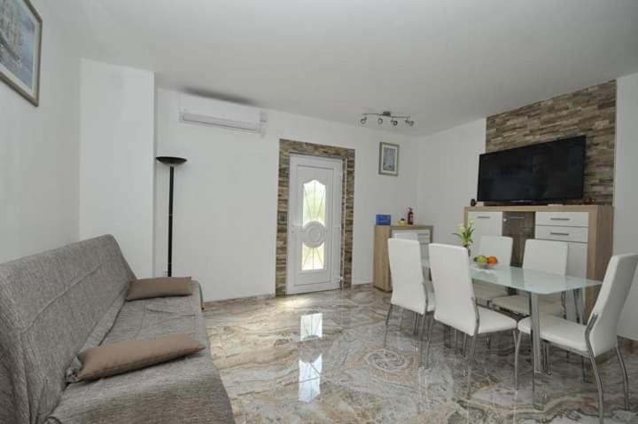 Mihaela - B&B Kutleše