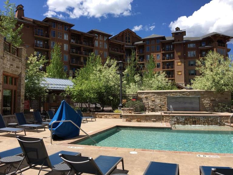 Luxury Resort Ski In Ski Out Hyatt Centric Residence 2BR Condo Pool Gym Hot tub Restaurant More - B&B Park City
