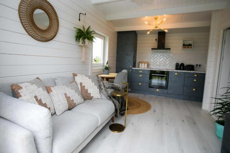 The Paddocks Cabin - Stylish, Cozy & Private - Bed and Breakfast Killarney
