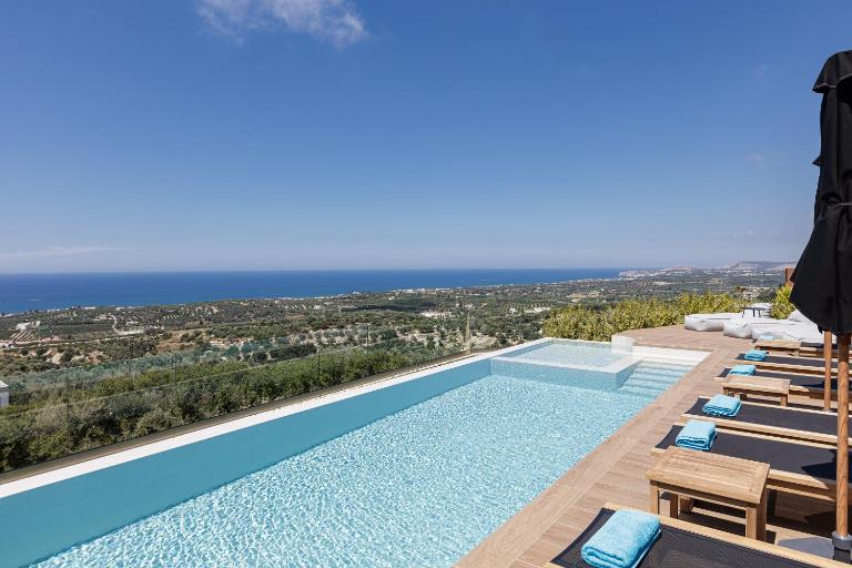 Villa Tina, scenic sea view stay by etouri - B&B Maroulas