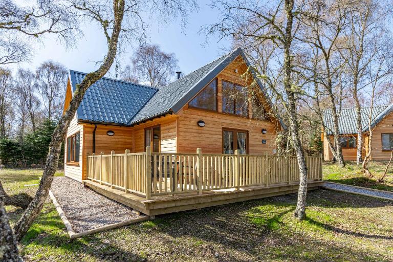 Thistle Lodge 21 with Hot Tub - B&B Belladrum