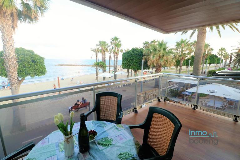 Sun Beach Mediterrani, en frente del Mar - B&B Cambrils