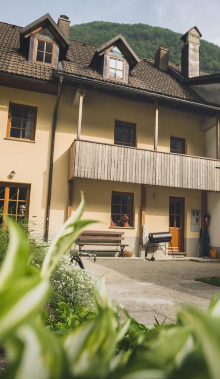 Apartma Miranda - Chambres d'hôtes Log pod Mangartom