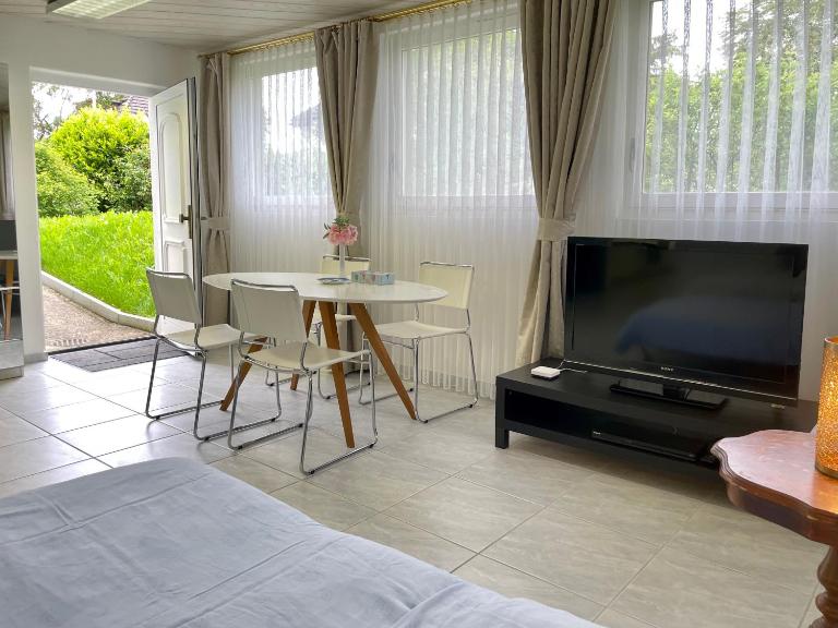 Studio in Stadtnähe Zürich mit guter Verkehrsanbindung - Ferienwohnung Adliswil