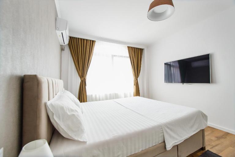 Apart Hotel Fresh - Bed and Breakfast Oradea