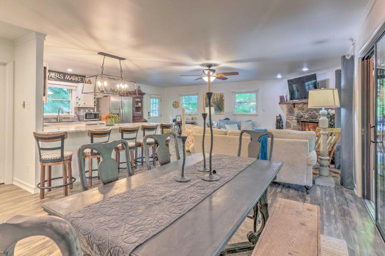 Beautiful Connestee Falls Home w/ Porch in Brevard - B&B Brevard