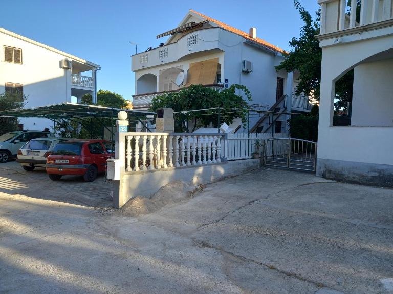 Apartmani zlotrg - Ferienwohnung Vodice
