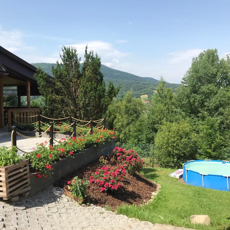 Rudera u Sióstr DREWNIANY DOMEK Stróża - B&B Stróża
