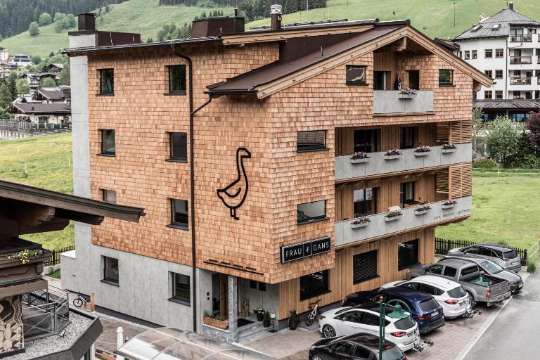 FRAU GANS - pure mountain apartments - B&B Saalbach