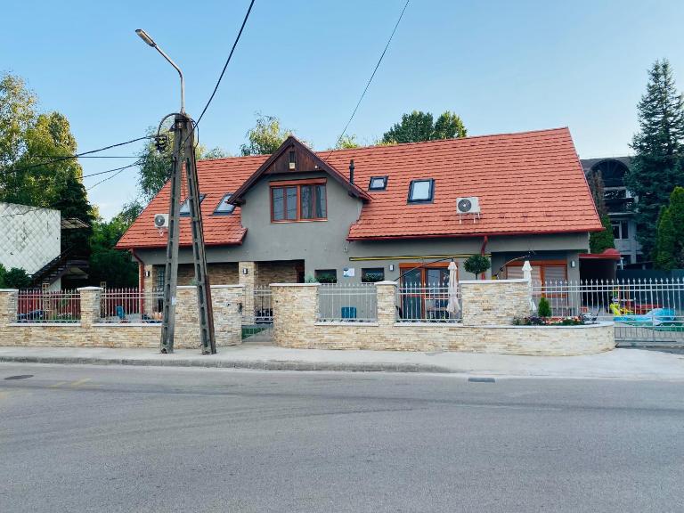 Linton Apartmanház - Siófok, Plázs - Bed and Breakfast Siófok