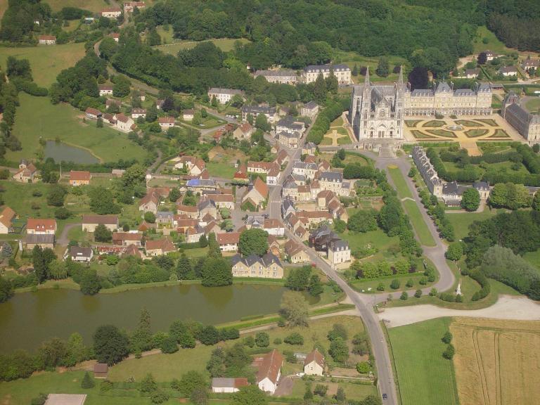 Maison dans le bourg - Chambres d'hôtes La Chapelle-Montligeon