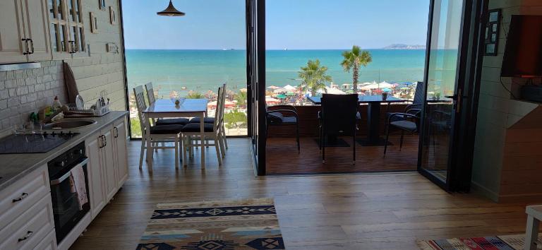 Luxury Beach Apartment in Qerret - Ferienwohnung Golem