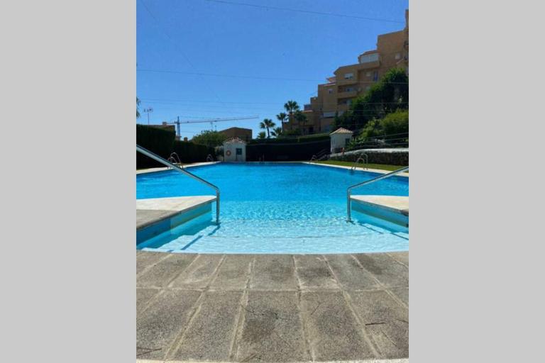 Très bel appartement avec piscine et tennis entre amis ou en famille - B&B Estepona