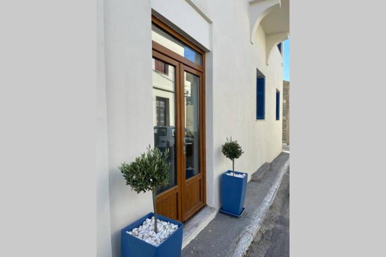 PANOS ROOMS Central loft studio near the beach - B&B Andros