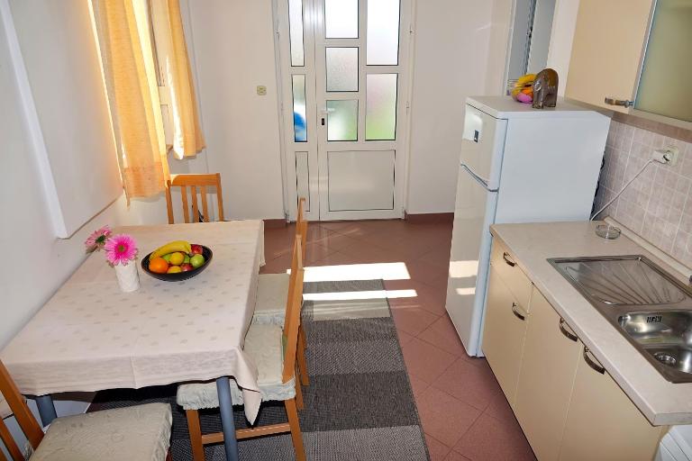 ROZA - Ferienwohnung Baška Voda