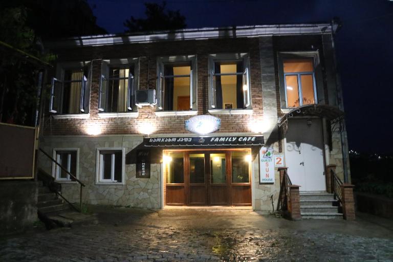 Sun Guest House - Chambres d'hôtes Koutaïssi