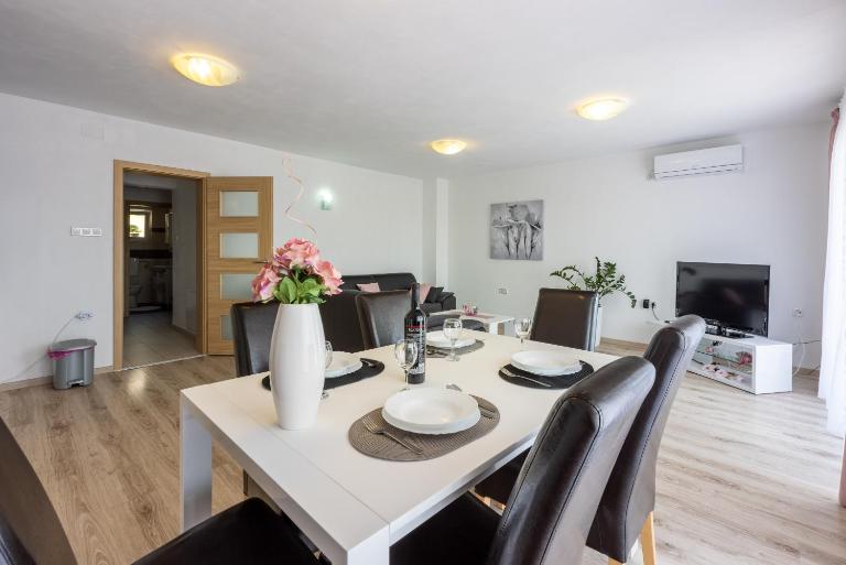 Apartments Rogić - B&B Cirquenizza
