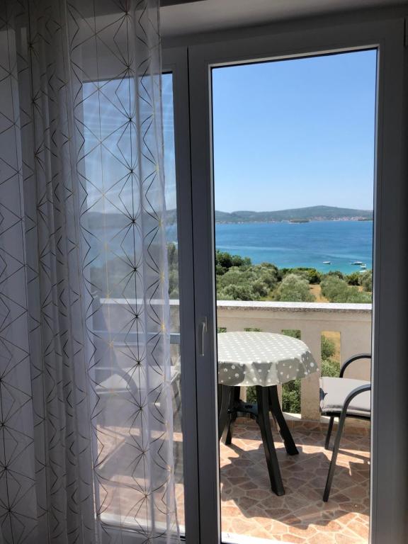 Apartments Delfini - Ferienwohnung Sveti Filip i Jakov