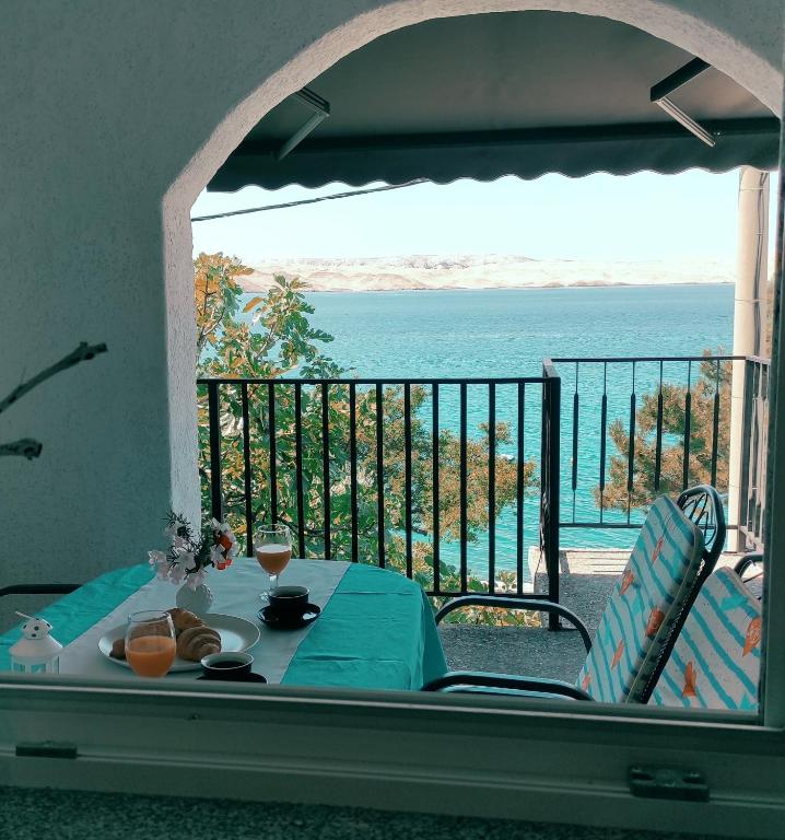 Romantic Apartment Sonja, Beachfront - Ferienwohnung Cesarica