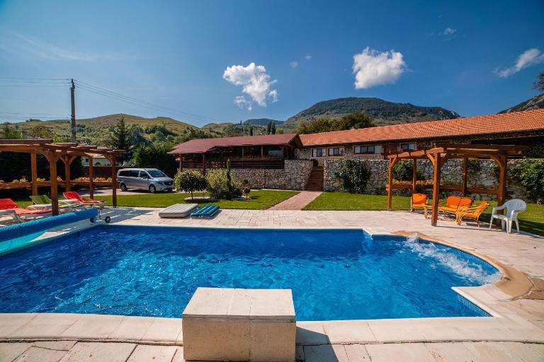 Vila Izvoarele - B&B Izvoarele