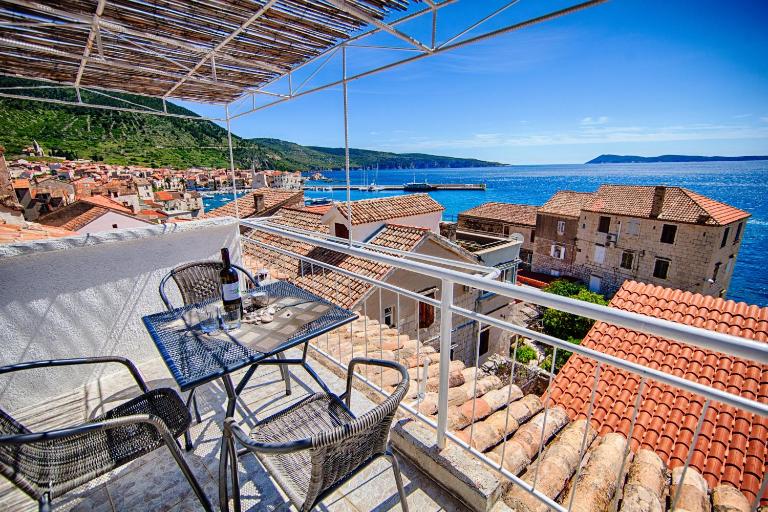 Komiza Provita Guesthouse - B&B Komiža