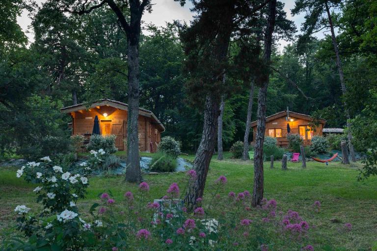 Chalets du Bois de Vache - Bed and Breakfast Le Poët-Célard