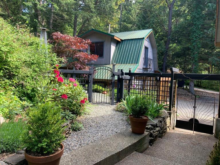 Salt Spring Carriage House B&B - B&B Ganges