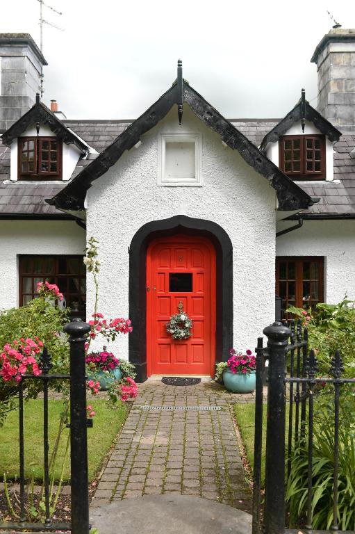 Ivy Cottage Steps from Killarney National Park - B&B Killarney
