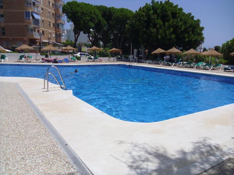 Sunny studio in Piscis building - Chambres d'hôtes Benalmádena